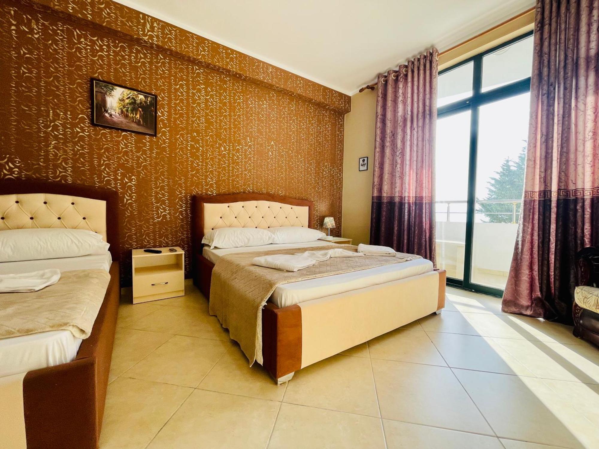 Vila3 Hotel Vlore Bagian luar foto